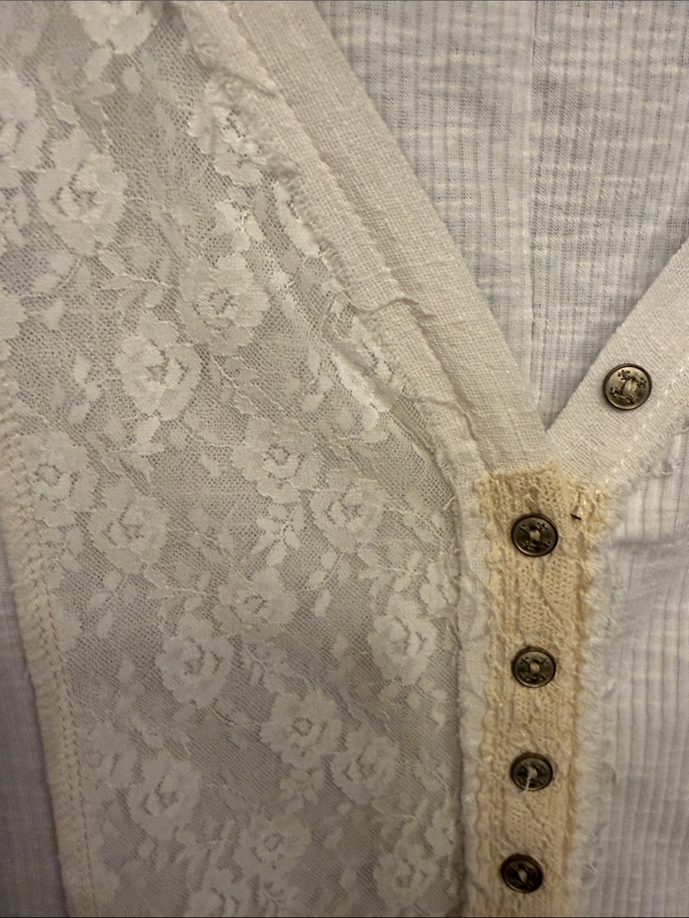 POL Women’s Ivory Lace-Trim Short Sleeve V-Neck Top - Picture 4 of 8